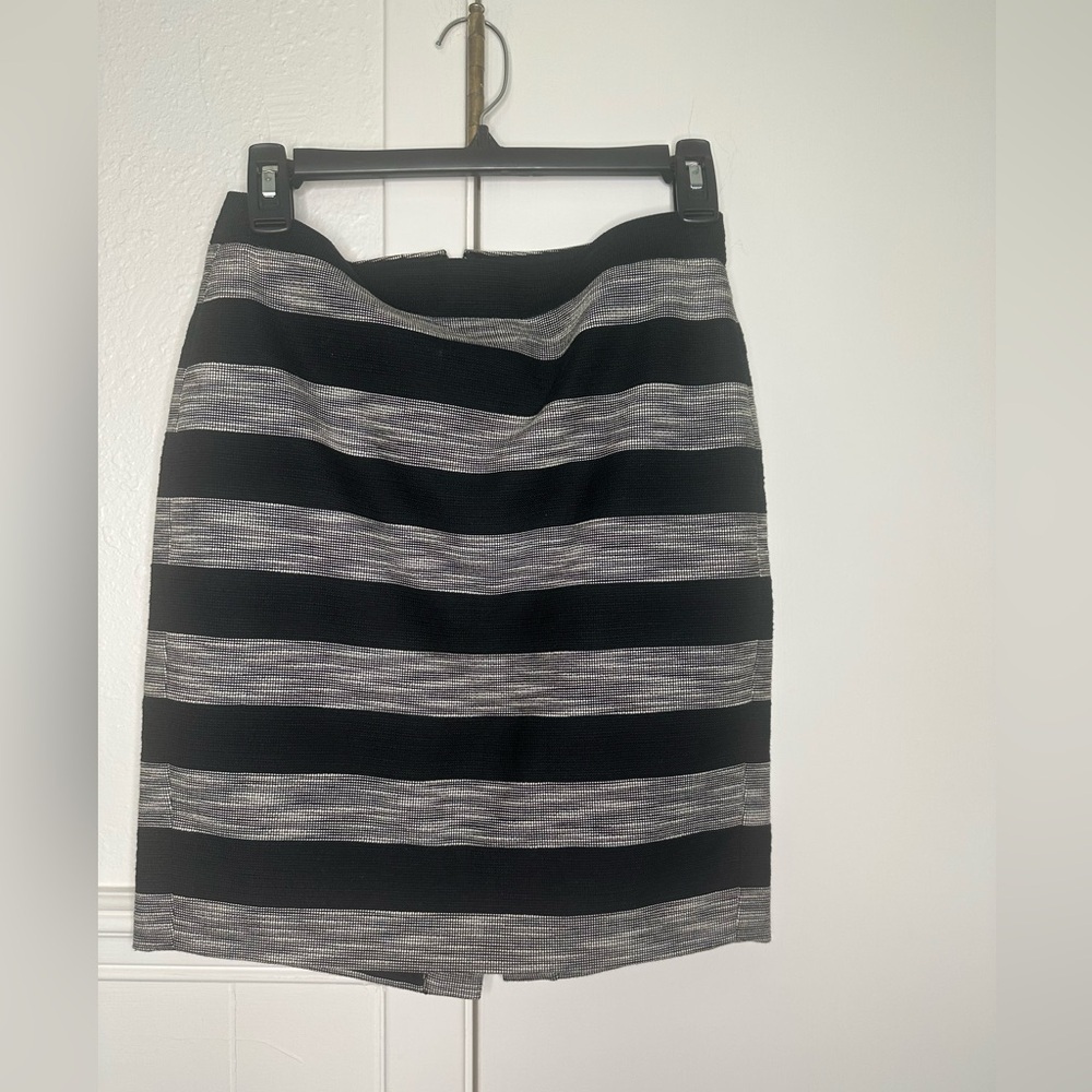 J.Crew Black and Gray Knee-Length Pencil Skirt size 2P